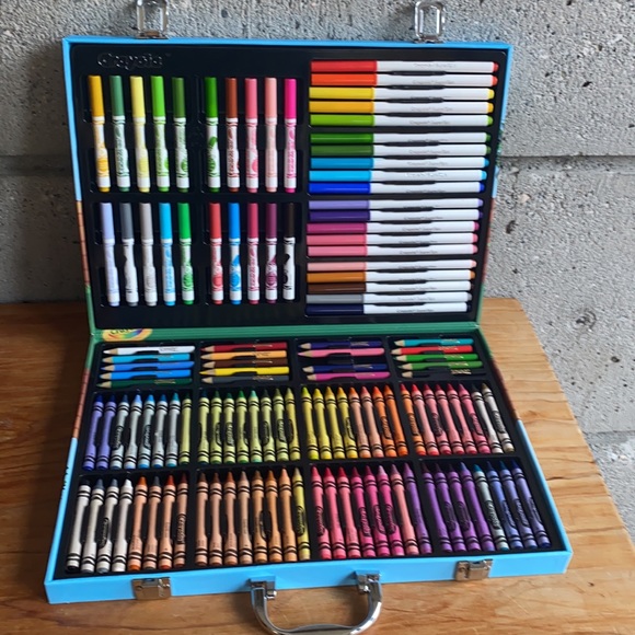 Crayola Other - Crayons Inspiration Art Case
